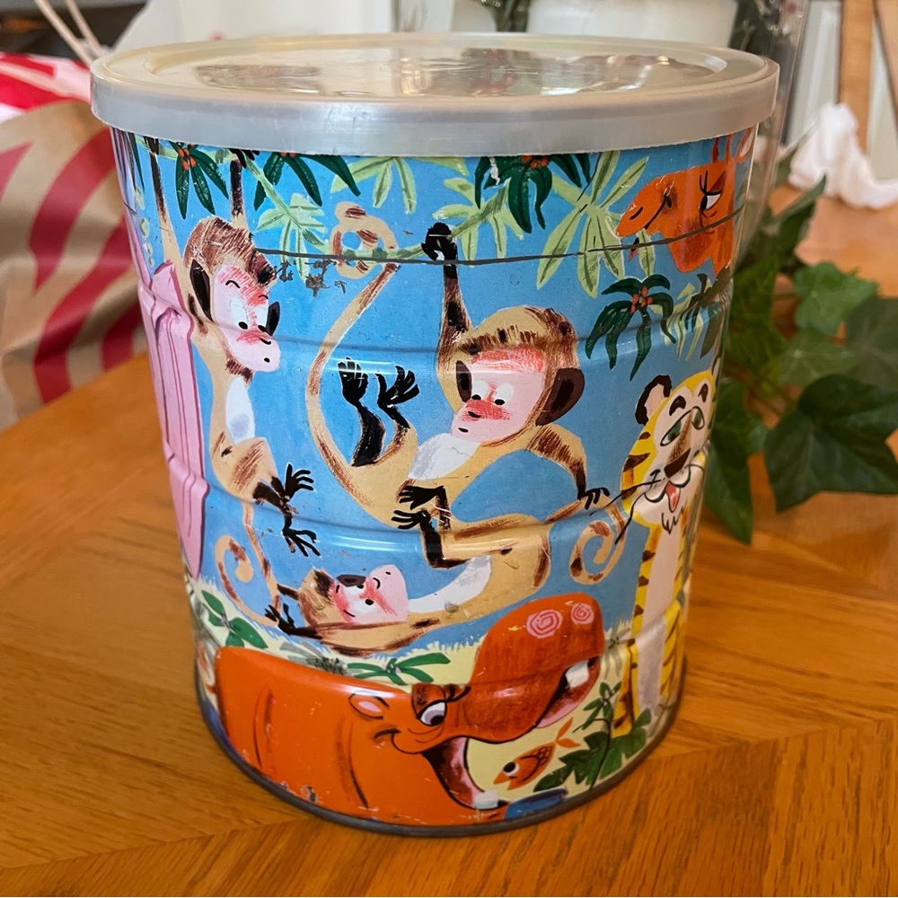 Vintage Folgers Jungle Animals Safari Coffee Tin Can with Plastic Lid - Picture 2 of 6